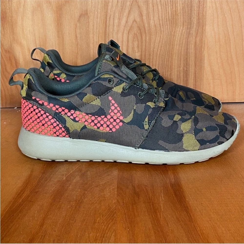 Womens 8 Nike Roshe One Plus Camo Athletic Shoes Green Tan SEF0826